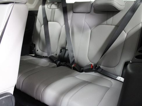 Used 2025 Honda Pilot Touring image 23