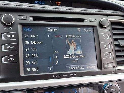 Used 2019 Toyota Highlander XLE image 19