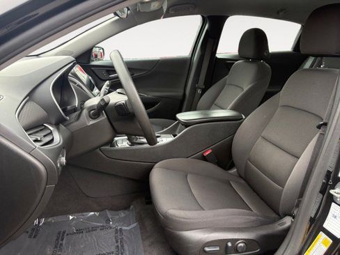 Used 2022 Chevrolet Malibu LT image 2