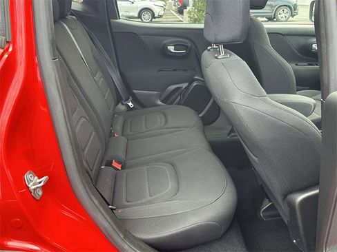 Used 2020 Jeep Renegade Latitude w/ UConnect 8.4 Nav Group image 7