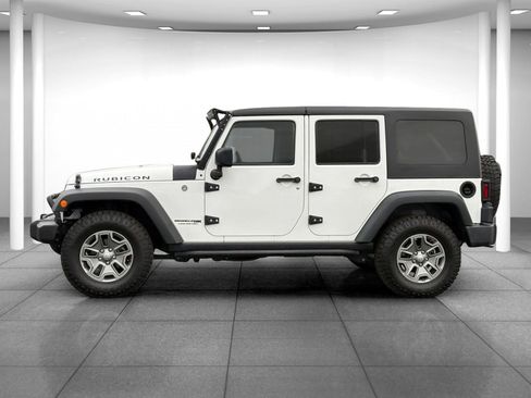 Used 2018 Jeep Wrangler Unlimited Rubicon w/ Connectivity Group image 4