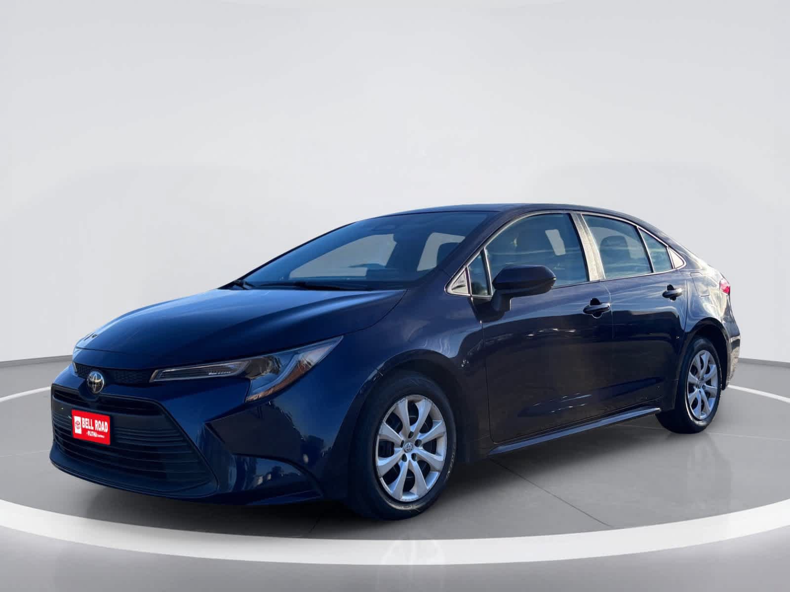 Used 2025 Toyota Corolla LE FWD image 2