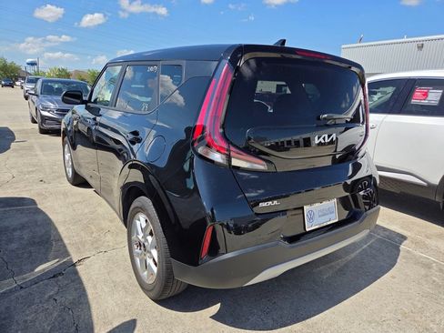 Used 2025 Kia Soul LX w/ LX Technology Package FWD image 6