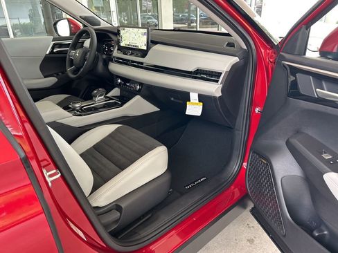 New 2025 Mitsubishi Outlander SE image 24