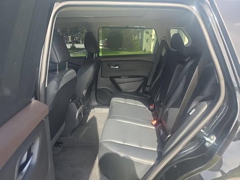 Used 2023 Nissan Rogue SV w/ SV Premium B Package FWD image 8