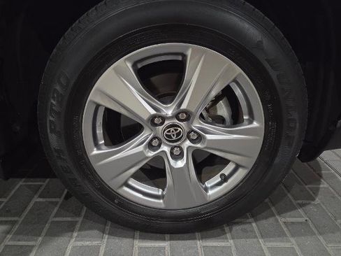 Used 2022 Toyota RAV4 XLE image 9