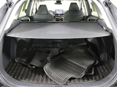 Used 2022 Toyota RAV4 LE FWD image 16