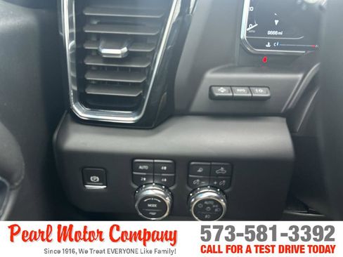 Used 2025 GMC Sierra 1500 Denali w/ Denali Reserve Package AWD/4WD image 15