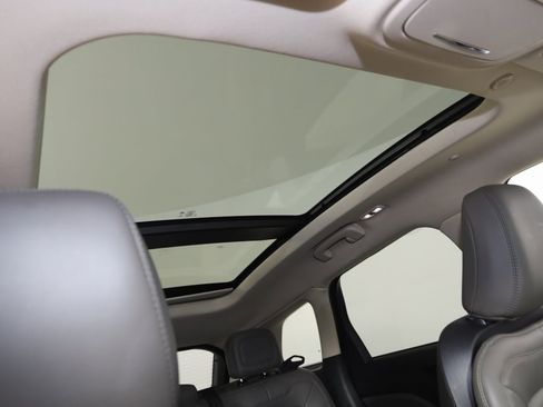 Used 2023 Lincoln Corsair Standard w/ Equipment Group 101A image 11