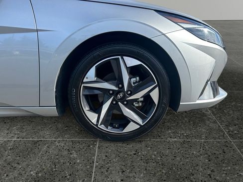Used 2021 Hyundai Elantra Limited FWD image 9