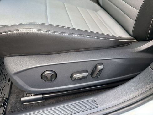 Used 2025 Volkswagen Jetta SE FWD image 14