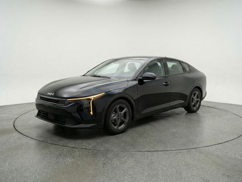 Used 2025 Kia K4 FWD image 2