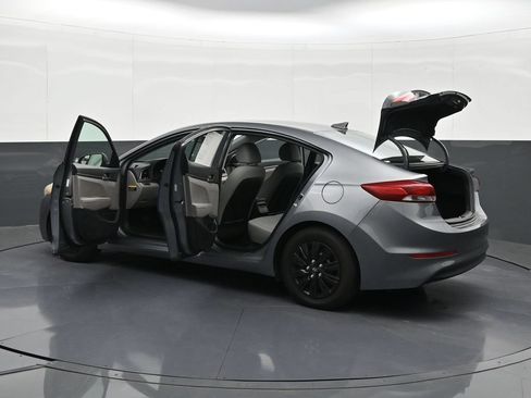 Used 2017 Hyundai Elantra SE FWD image 40