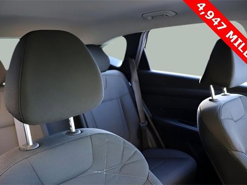 Used 2025 Hyundai Tucson SE image 18