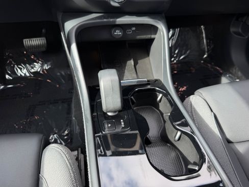 Certified 2023 Volvo C40 Recharge Core AWD/4WD image 16