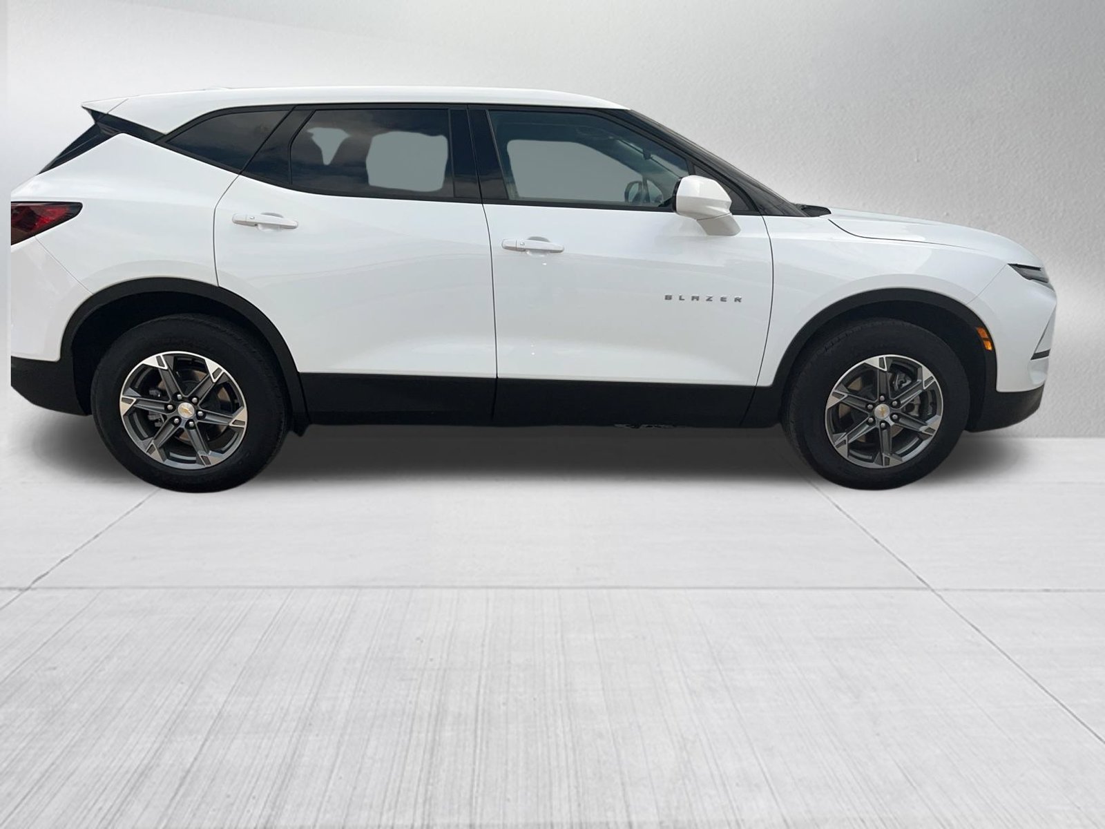 Used 2025 Chevrolet Blazer LT FWD image 5