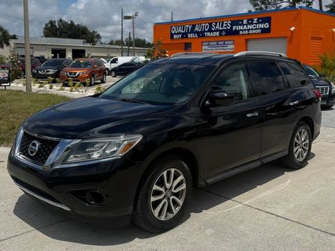 Used 2014 Nissan Pathfinder SV FWD image 2