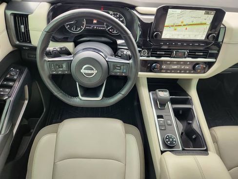 Used 2023 Nissan Pathfinder SL AWD/4WD image 27