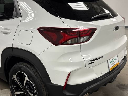 Used 2022 Chevrolet TrailBlazer RS w/ Sun and Liftgate Package image 14