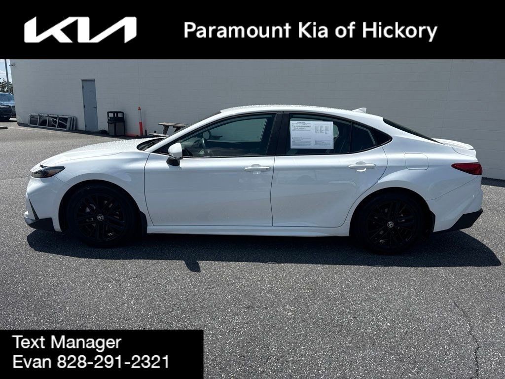 Used 2025 Toyota Camry SE FWD image 4