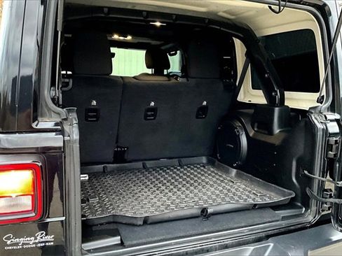 Used 2020 Jeep Wrangler Unlimited Sahara w/ Uconnect 4C Nav & Sound Group image 29