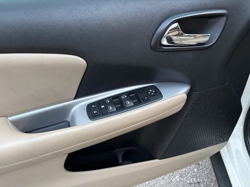 Used 2012 Dodge Journey SXT w/ Flexible Seating Group image 10