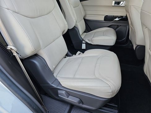 Used 2022 Ford Explorer Platinum w/ Equipment Group 601A image 15