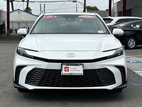 Certified 2025 Toyota Camry SE FWD image 9