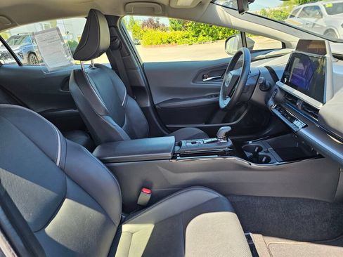 Used 2024 Toyota Prius XLE FWD image 11