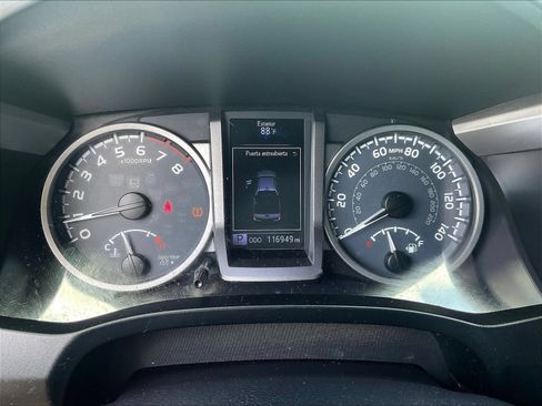 Used 2016 Toyota Tacoma Limited w/ Towing Package AWD/4WD image 14