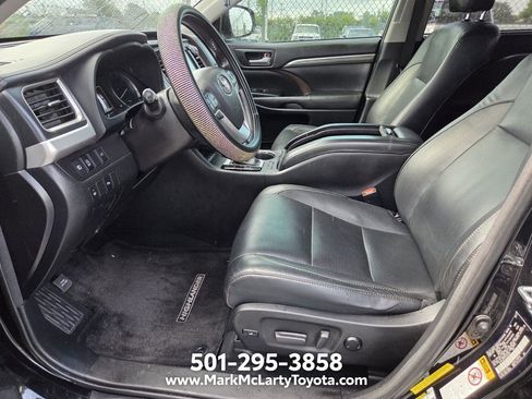 Used 2017 Toyota Highlander Limited FWD image 7