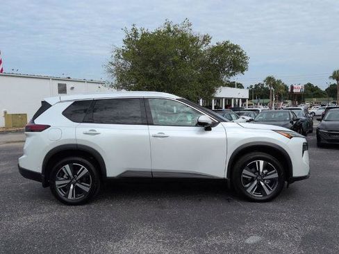 Certified 2024 Nissan Rogue SL w/ SL Premium Package FWD image 3