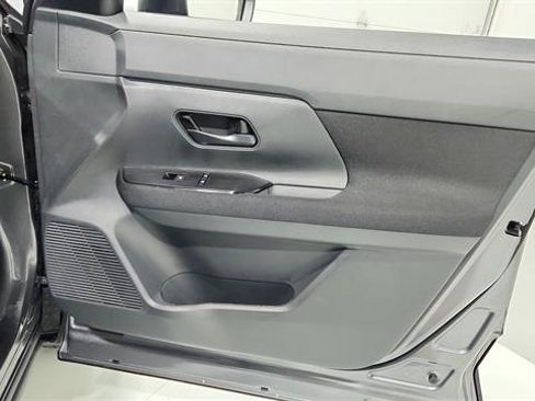 Used 2025 Nissan Kicks S image 32