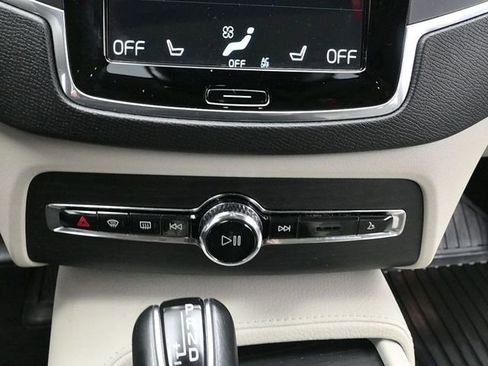Used 2020 Volvo XC90 T6 Momentum w/ Protection Package image 13