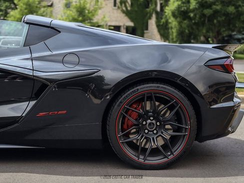 Used 2023 Chevrolet Corvette Z06 RWD image 5