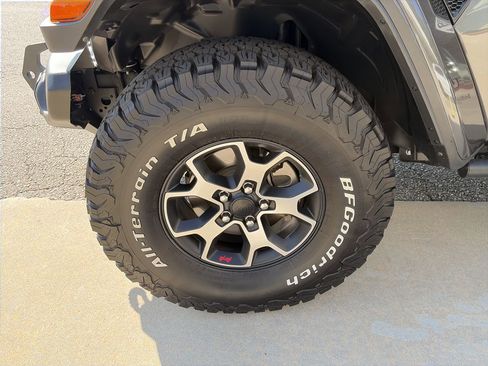 Used 2022 Jeep Wrangler Unlimited Rubicon w/ LED Lighting Group AWD/4WD image 13