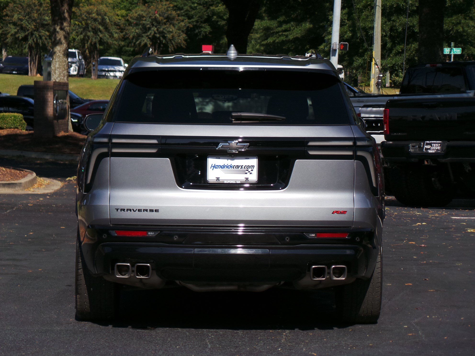 Used 2025 Chevrolet Traverse RS FWD image 24