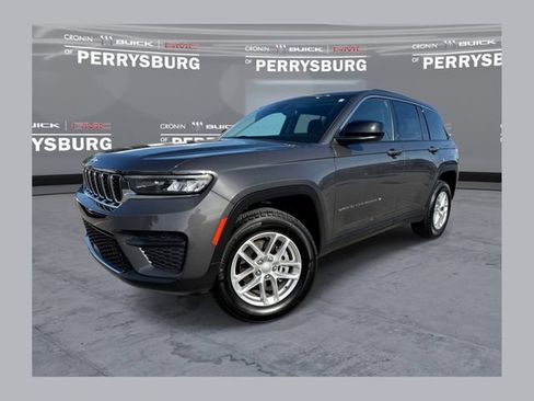 Used 2023 Jeep Grand Cherokee Laredo w/ Luxury Tech Group I AWD/4WD image 1