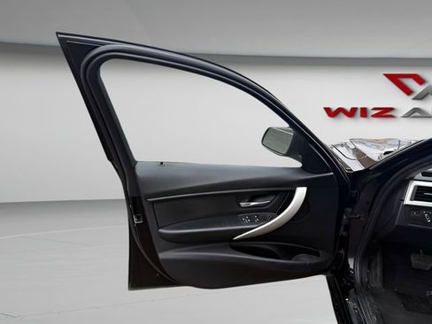 Used 2017 BMW 320i xDrive Sedan image 11