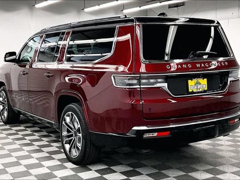 Used 2025 Jeep Grand Wagoneer L Series III w/ Rear-Seat Entertainment Group AWD/4WD image 2