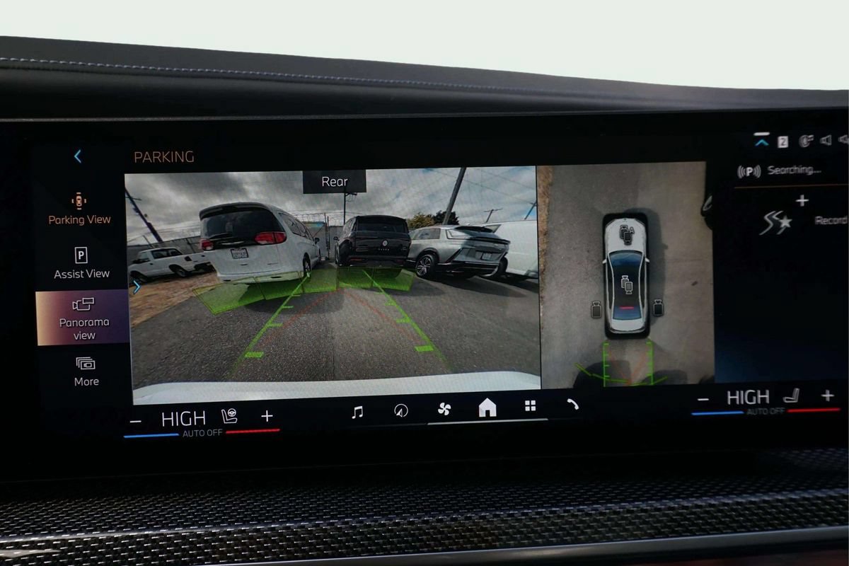 Used 2023 BMW i7 xDrive60 w/ Executive Package 2 AWD/4WD image 30