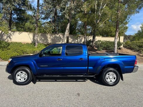 Used 2015 Toyota Tacoma PreRunner w/ SR5 Package image 2