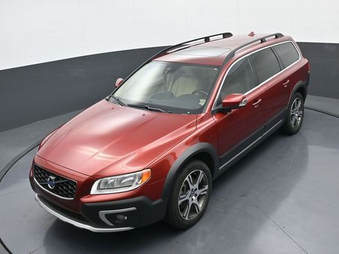 Used 2015 Volvo XC70 T6 w/ Proximity Package AWD/4WD image 31