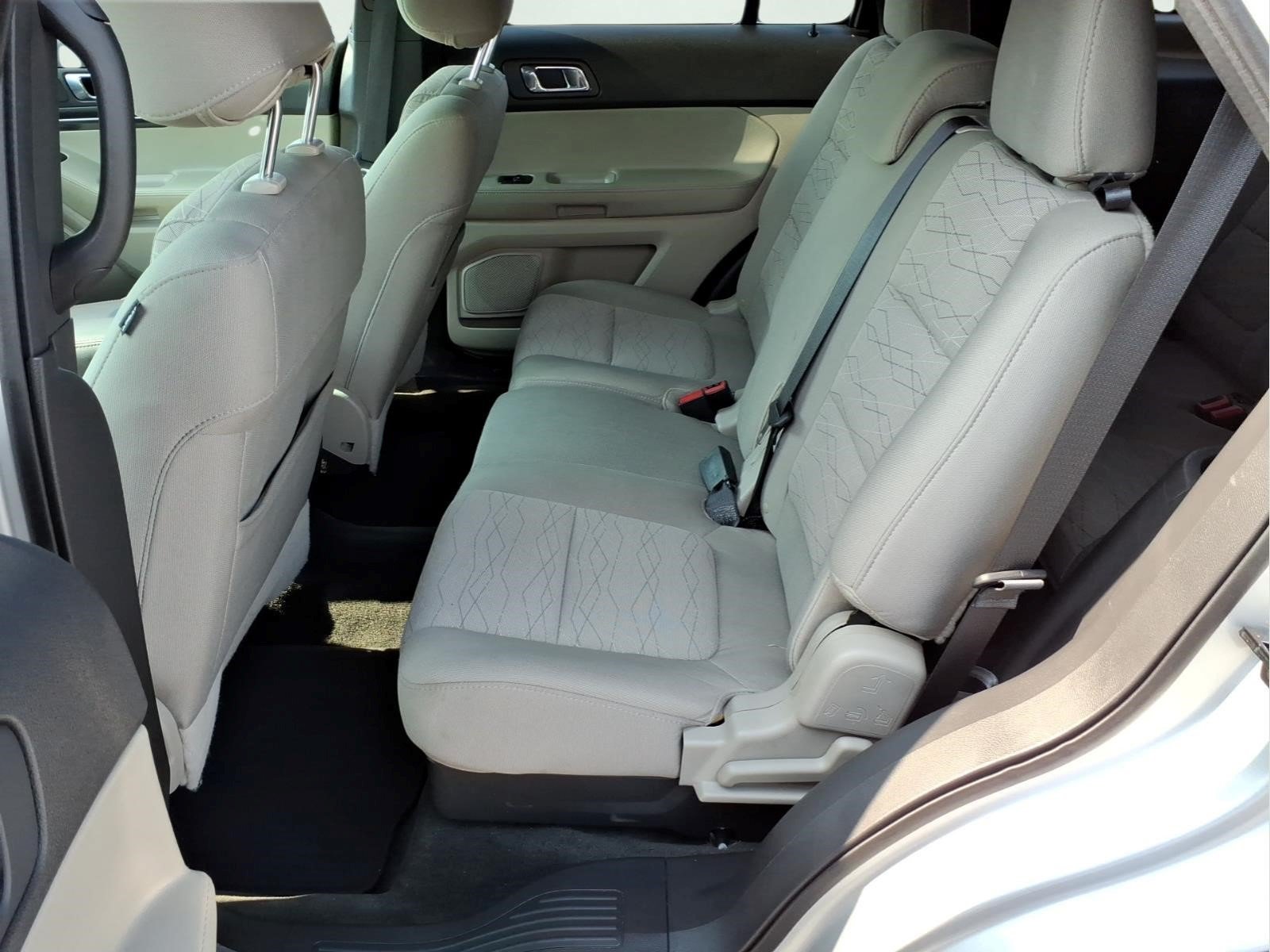 Used 2015 Ford Explorer FWD image 6