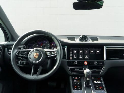 Certified 2026 Porsche Macan AWD/4WD image 22