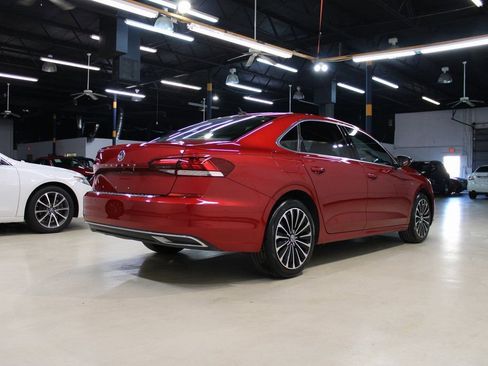 Used 2022 Volkswagen Passat 2.0T image 3
