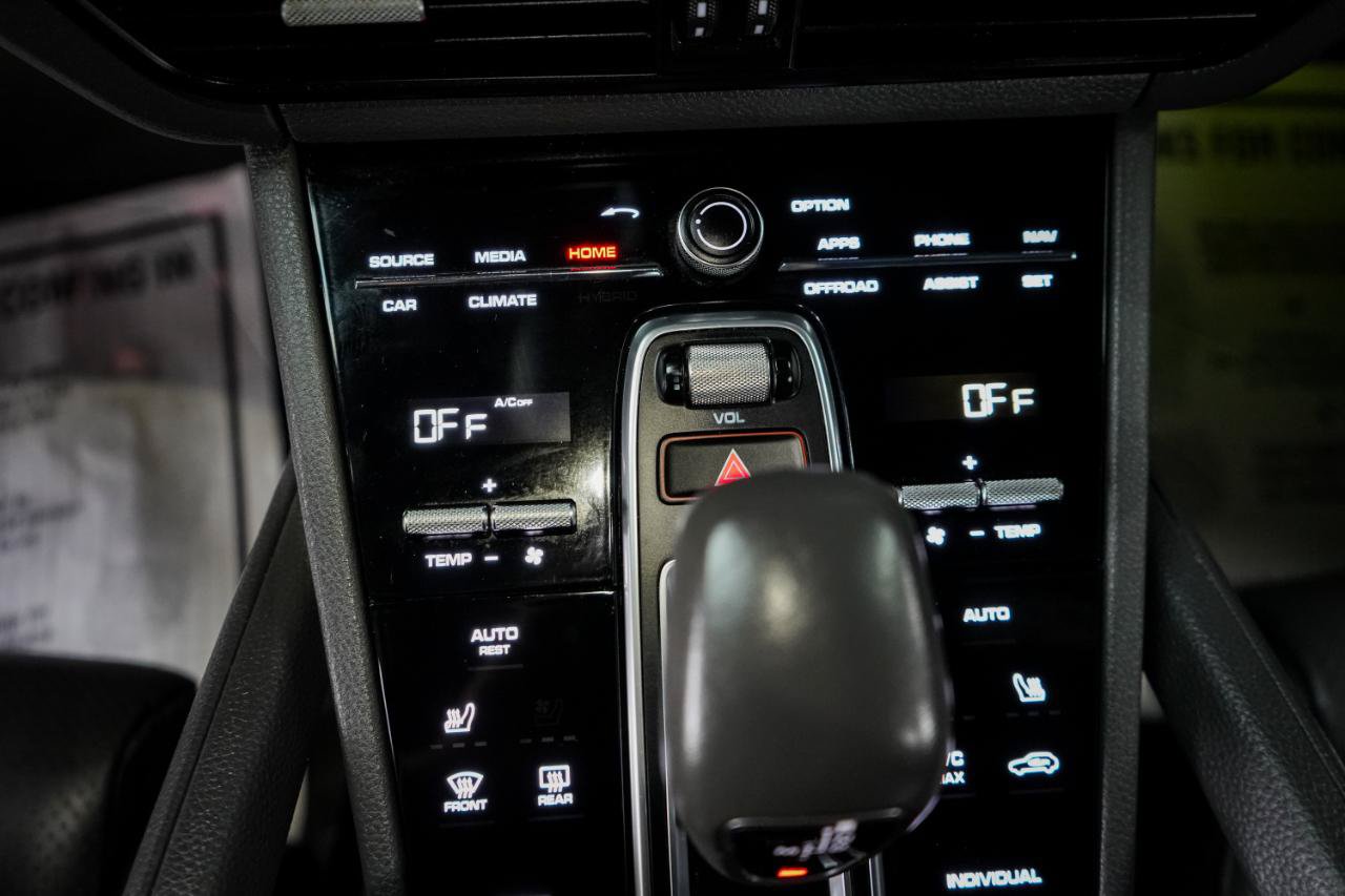 Used 2021 Porsche Cayenne AWD/4WD image 17