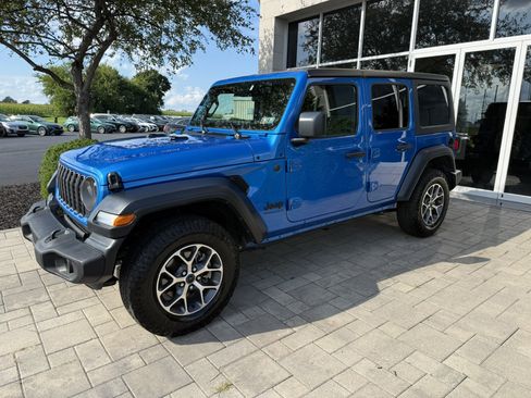 Used 2024 Jeep Wrangler Unlimited Sport AWD/4WD image 3