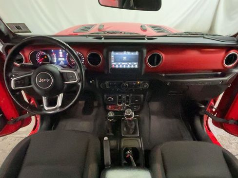 Used 2019 Jeep Wrangler Unlimited Rubicon w/ Dual Top Group AWD/4WD image 26
