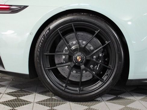 Used 2025 Porsche 911 Carrera 4 GTS image 40